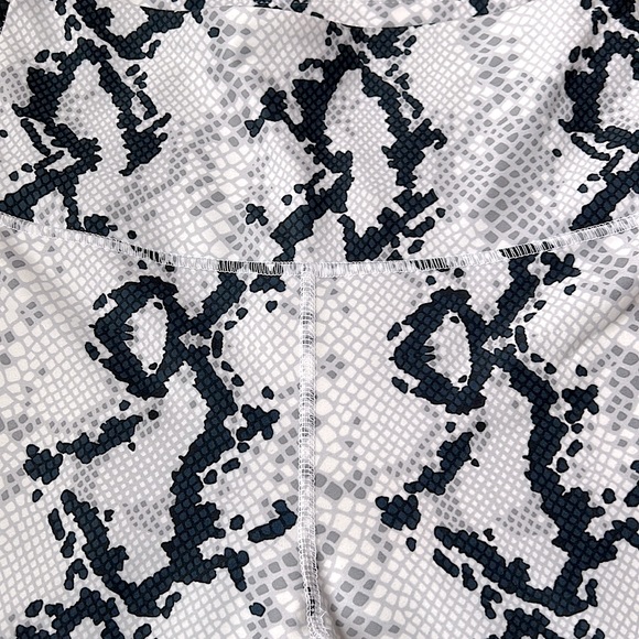 Balance Collection Small. Lack Snake Pattern Tights - Picture 3 of 8